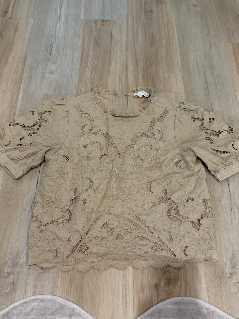 Treasure & Bond Beige Eyelet Lace Short Sleeve Blouse